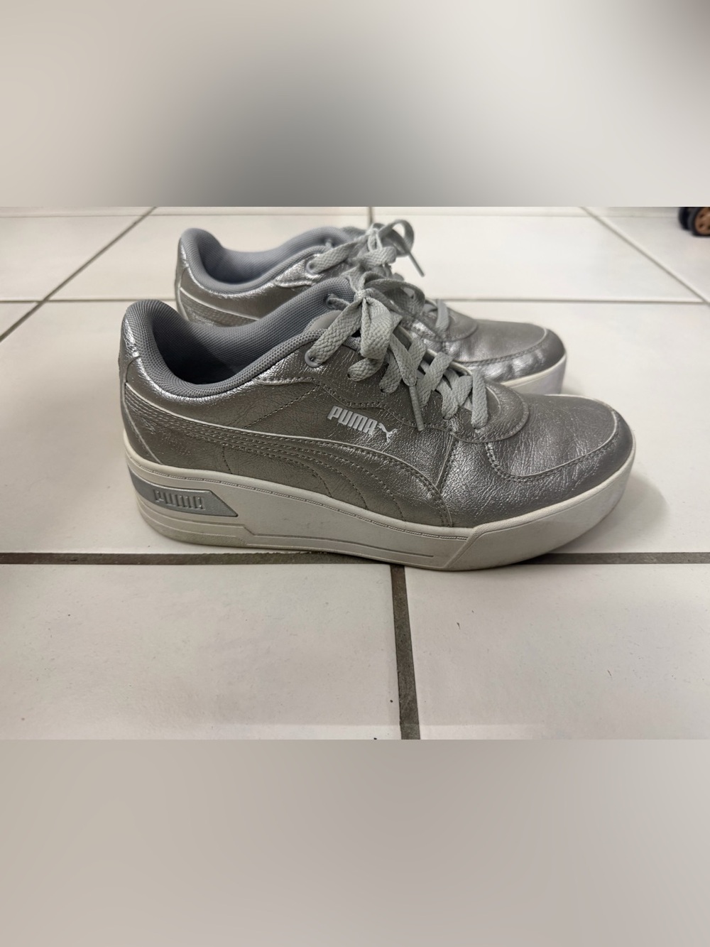 Puma Women's Silver Metallic Low-Top Sneakers